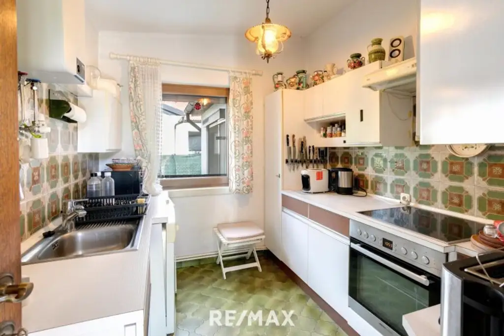 Baugrundstück in Seenähe mit Altbestand !