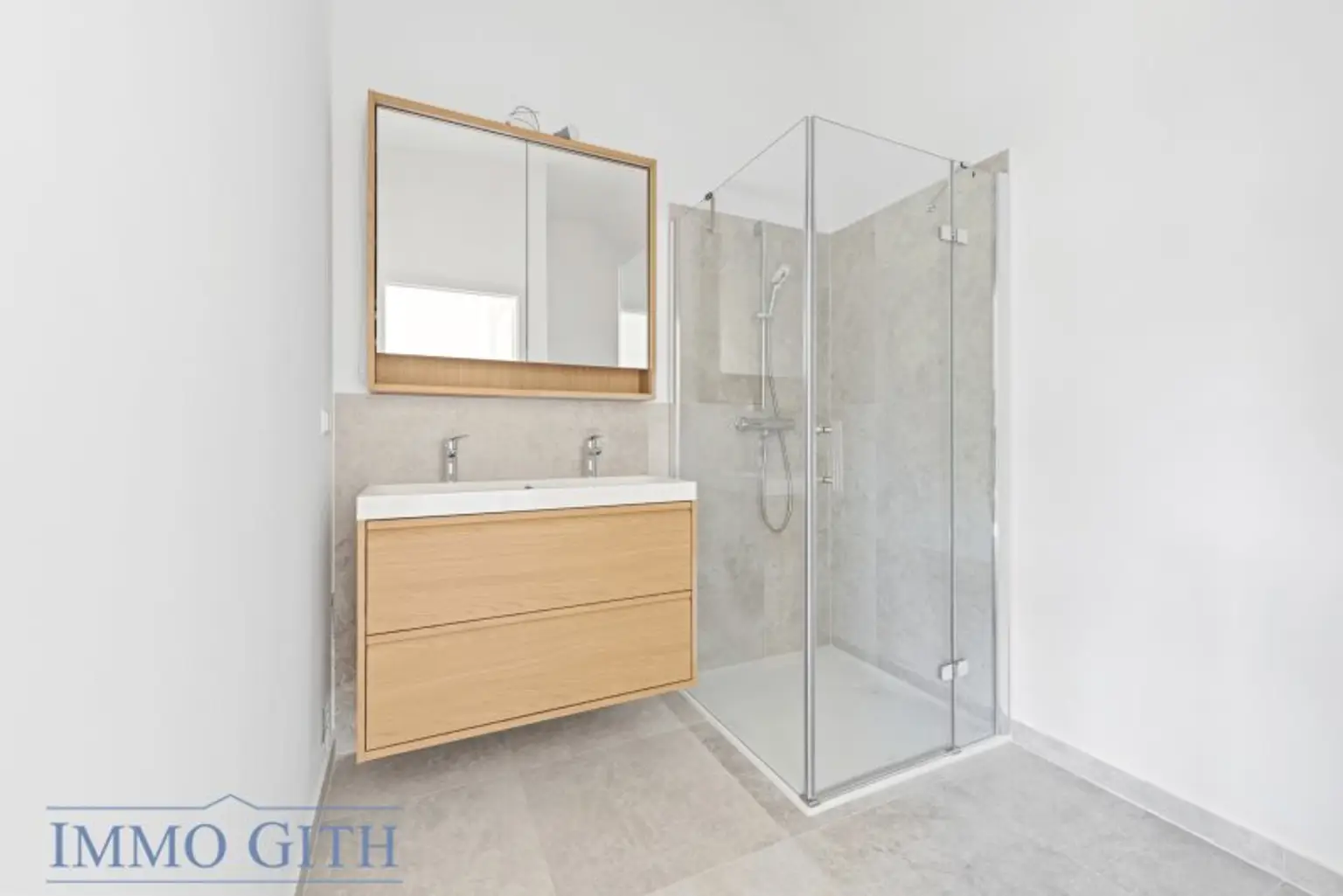 EXKLUSIVES TOWNHOUSE MIT GARTEN, PV-ANLAGE & DESIGNAUSSTATTUNG ZU KAUFEN – WIEN DIREKT VOR DER TÜR