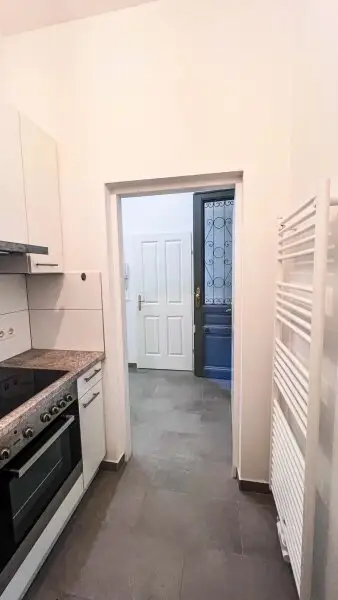 GROSSZÜGIG GESCHNITTENER 2-ZIMMER-ALTBAU IN TOLLER LAGE