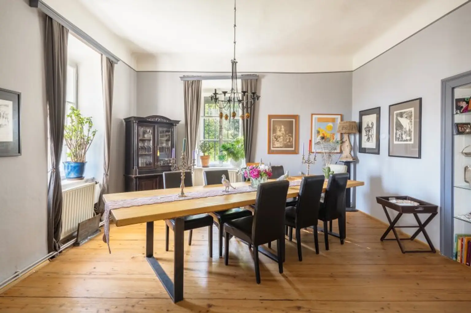 Speisezimmer für größere Gesellschaften