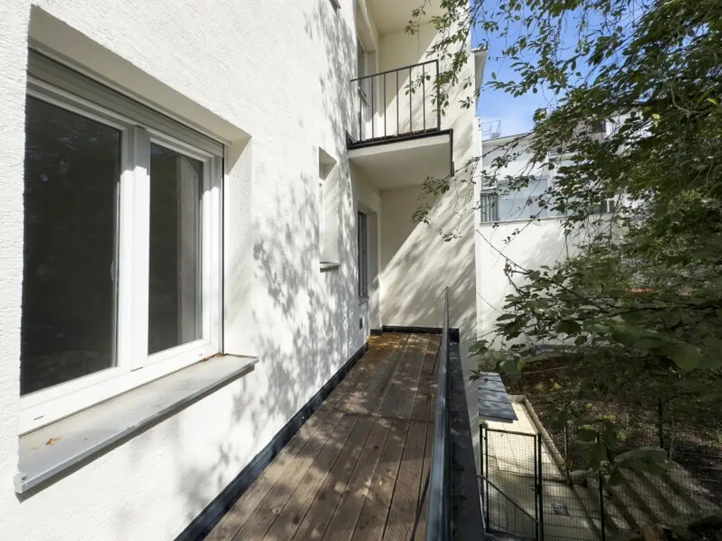 Charmanter Erstbezug nach Sanierung | 3 Zimmer + separate Küche | Balkon in Hofruhelage
