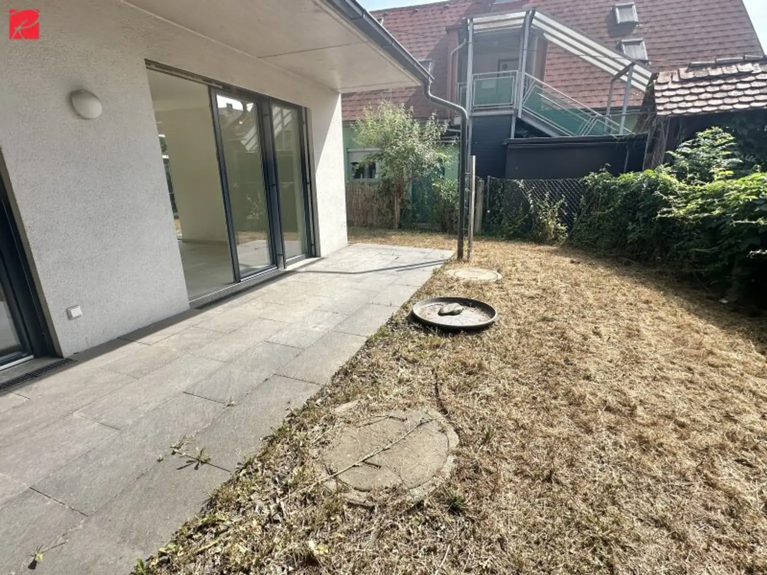 Helle Räume - 3 getrennt begehbare Zimmer - Terrasse und Garten - TG Parkplatz!