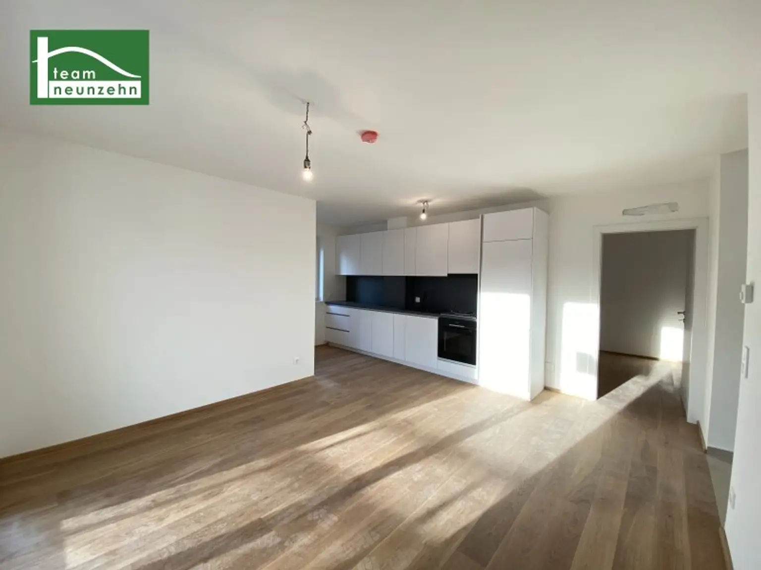 Modernes Wohnen in Eßlinger Grünruhelage-Idyll - Große Zimmer, hochwertige Ausstattung und Luftwärmepumpe!