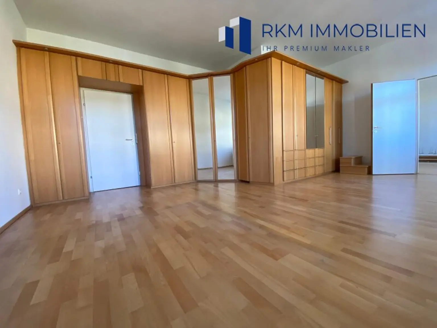 Exklusive Dachgeschosswohnung in Toplage des 17. Bezirks - mit Lift und Garage