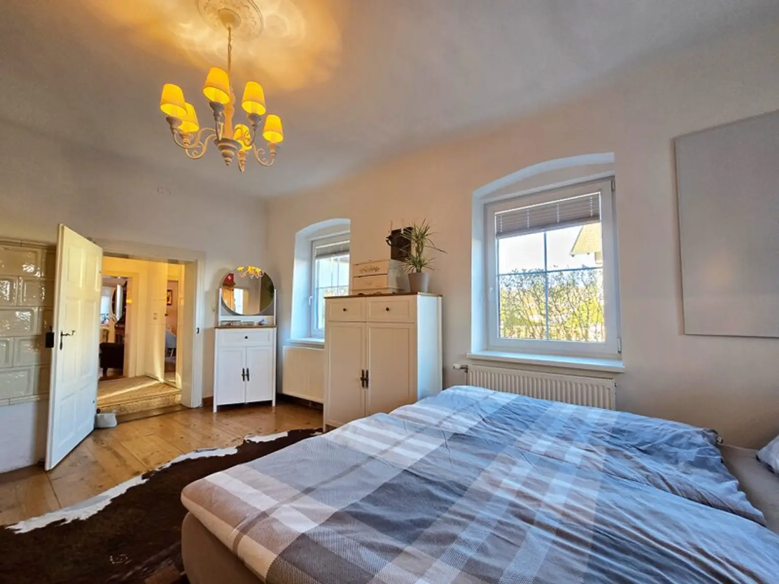 *** TOP SANIERTES HAUS IN ZENTRUMS-LAGE *** KACHELÖFEN *** TERRASSEN *** uvm....