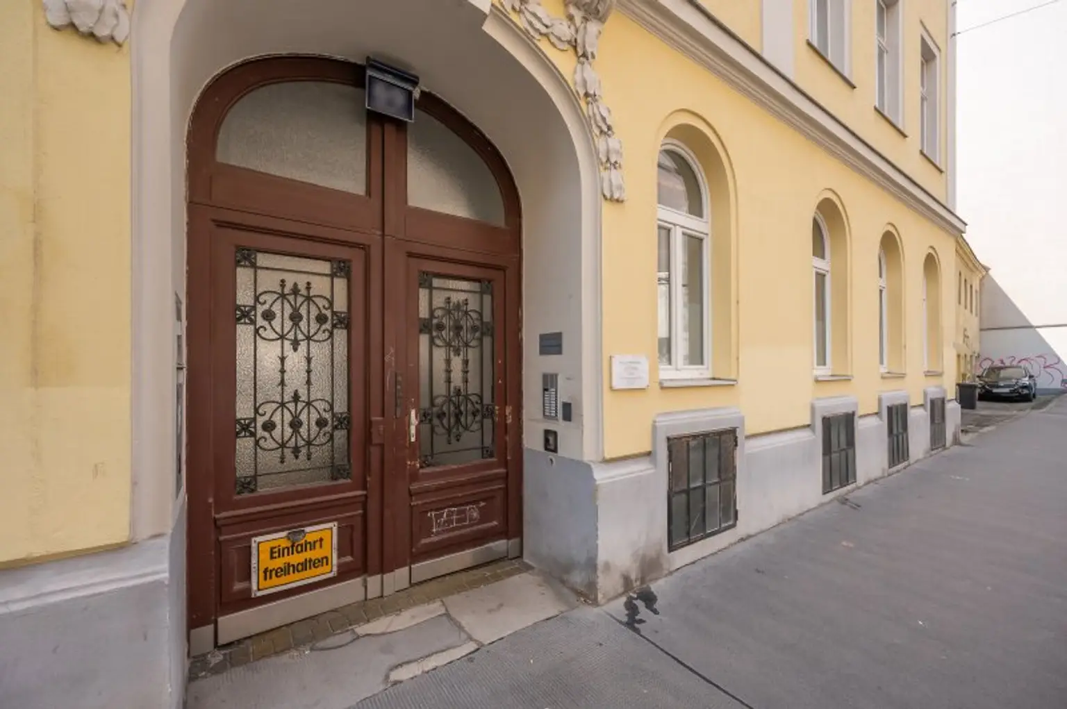 Hidden Gem in the Heart of the 6th – Historic Charm Meets Future Vision!