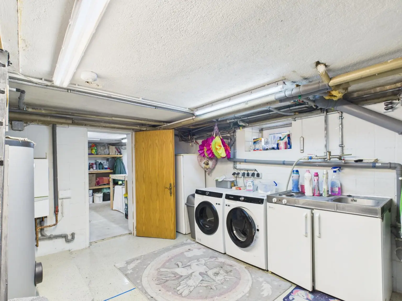 Vollkomfort Einfamilienhaus mit Pool, Sonnenterrasse und großem Garten