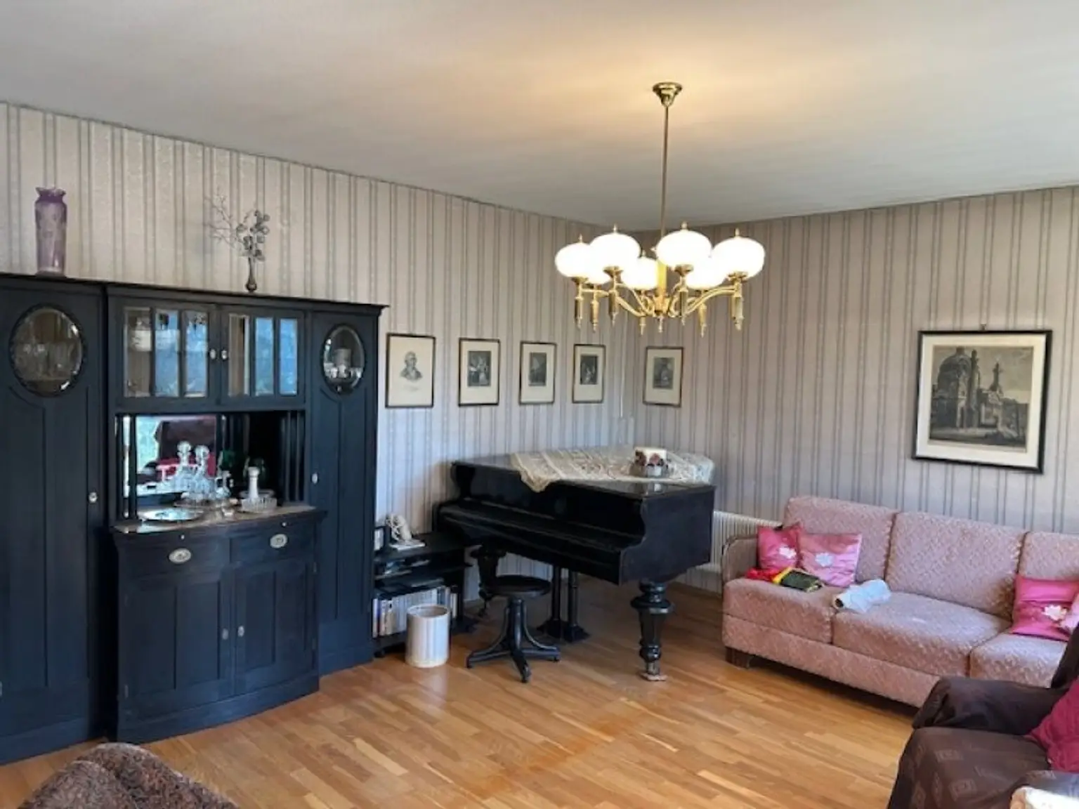 +++ TOP PREIS P.B. - KORNEUBURG, GROSSES 7 ZIMMER EIN -ZWEIFAMILIENHAUS, BENÖTIGT LIEBEVOLLE MODERNISIERUNG, toller Wintergarten und Terrasse Altbaumbestand GARTEN +++