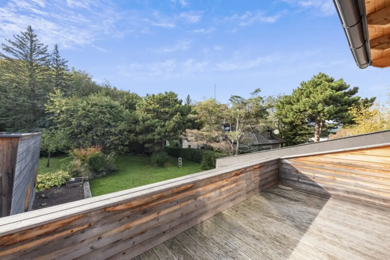 Exklusive Villa mit Nebengebäude in Gießhübl – Wohnen, Arbeiten & Wellness in Premiumlage