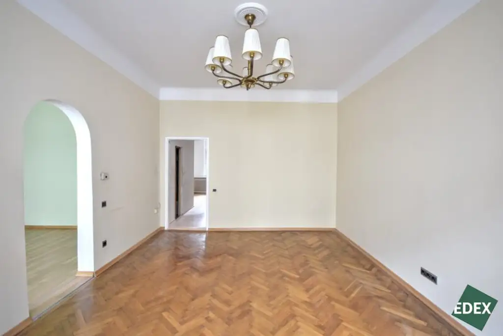 96 m² Altbauwohnung im 1. Stock mit Lift – zum Sanieren