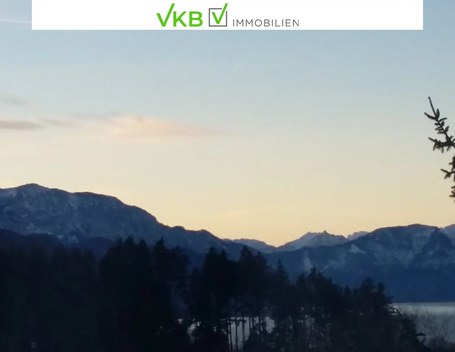 Seewalchen/Attersee: Haus mit großzügigem Platzangebot und freier Bauparzelle nebenan!