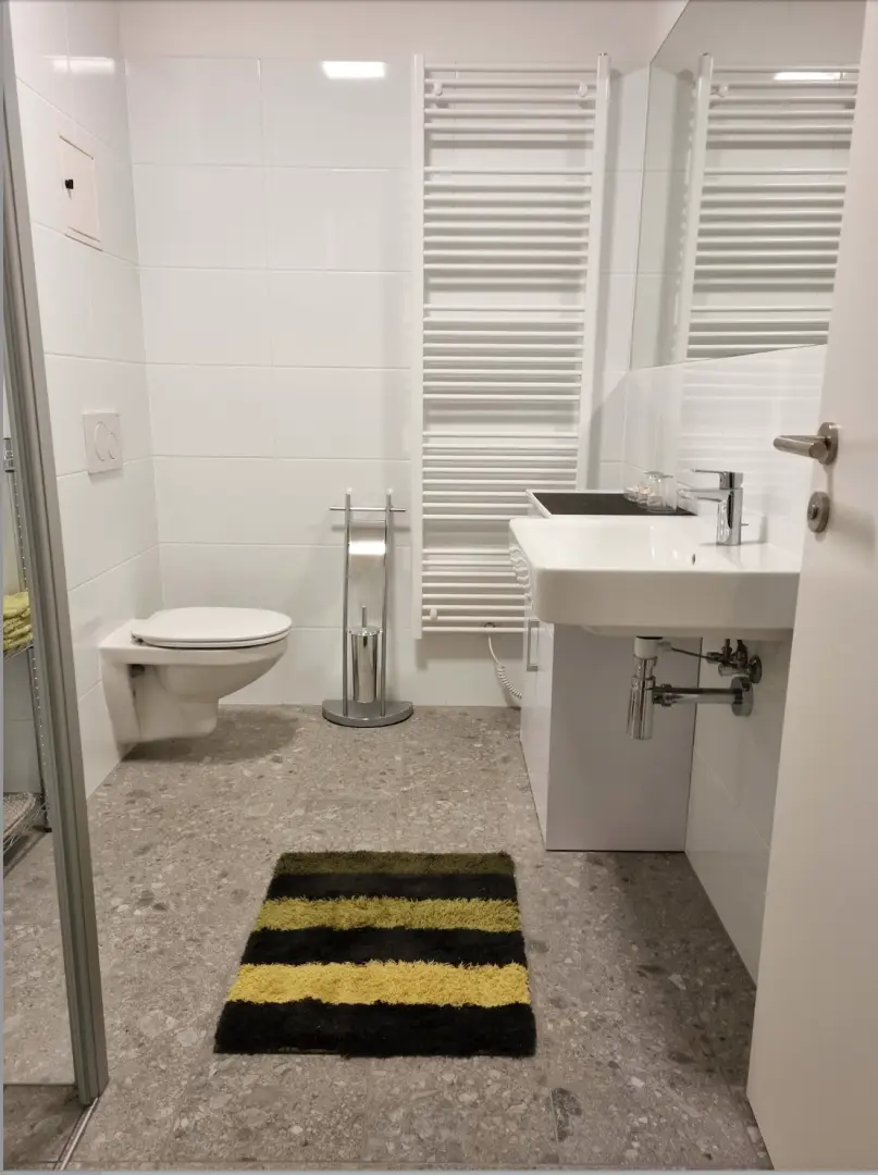 Stylisch wohnen in der Nähe von Don Bosco – 2 Zimmer & XL-Balkon