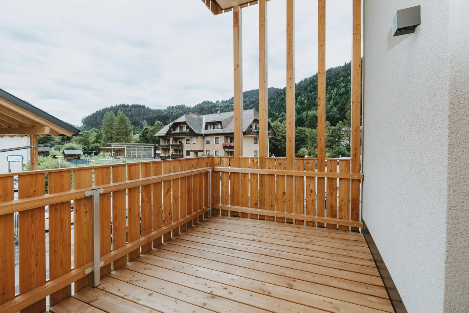Sehr schöner, großer Balkon auf der Westseite