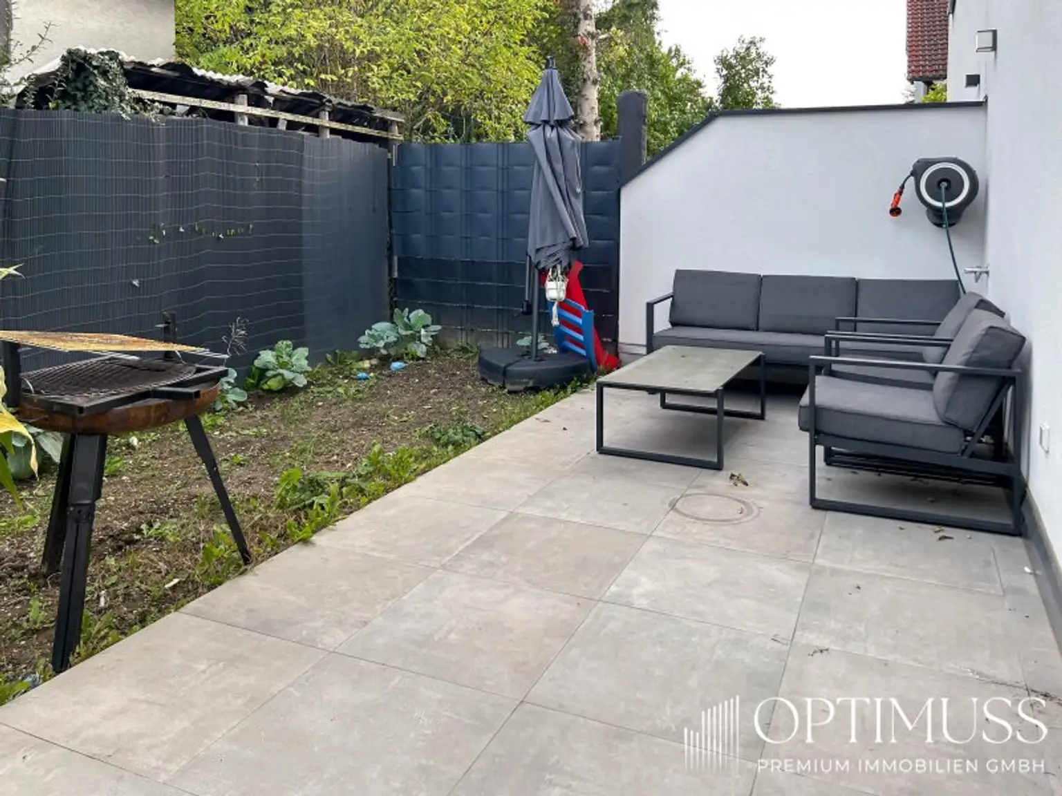 Moderne Doppelhaushälfte mit Terrasse, Pool , Garten & hochwertiger Ausstattung - Exklusives Wohnen in Gerasdorf !