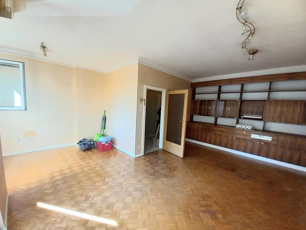 ZENTRALE 2-ZIMMERWOHNUNG IN OBERLAA
