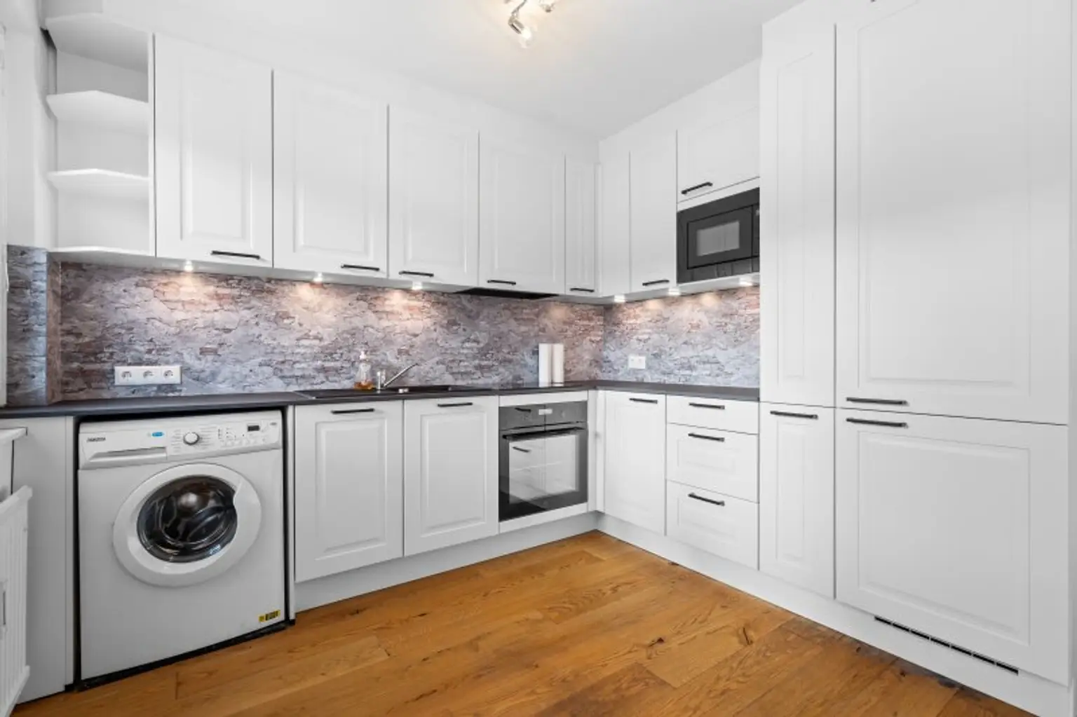 Helle, ruhige 2-Zimmer-Wohnung mit Terrasse in 1160 Wien!