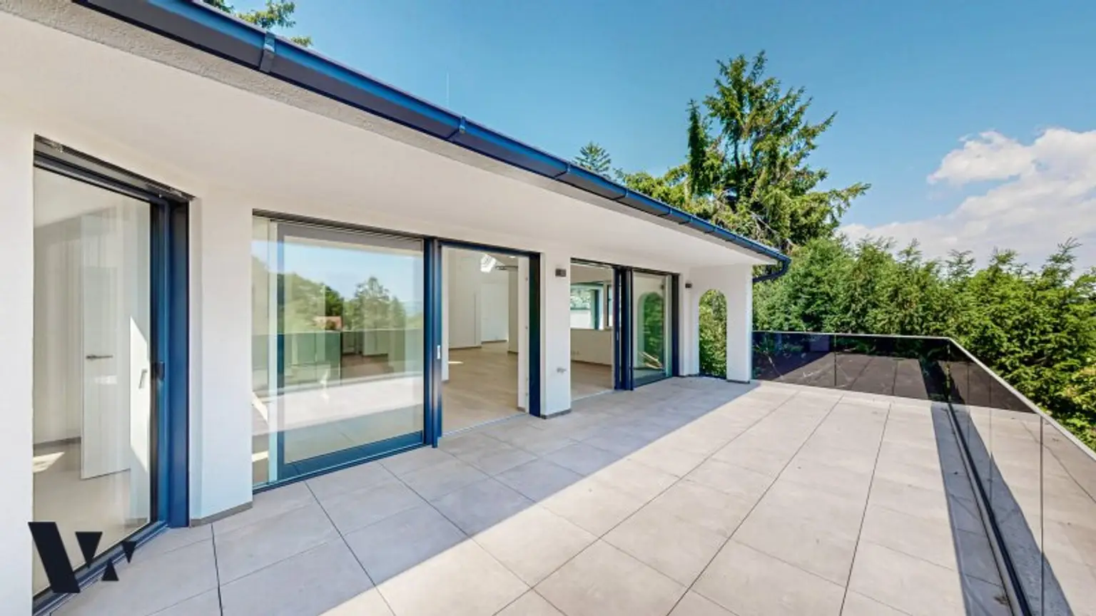 EINZIGARTIGE VILLA MIT INFINITY-POOL & BLICK ÜBER DIE DONAU