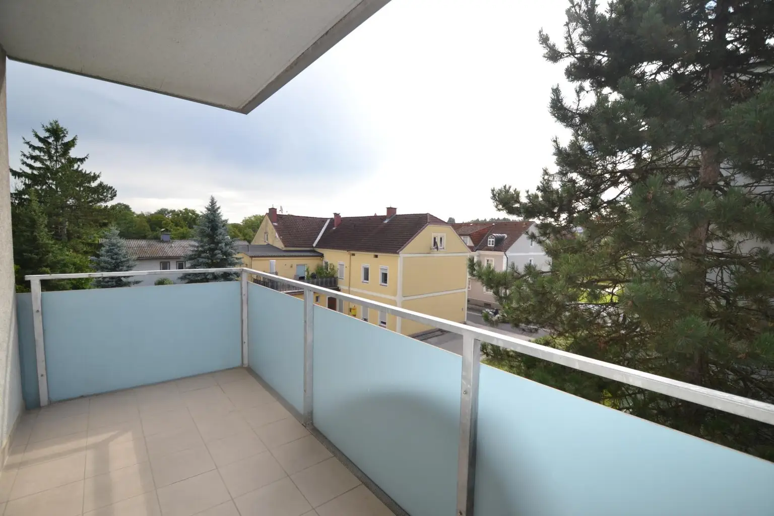 Gut aufgeteilte Wohnung mit Balkon in Hausmening