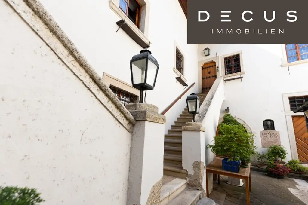 | VIERKANTHOF | HERRENHAUS  |  BURGÄHNLICHES HISTORISCHES WOHNOBJEKT MIT GARTEN IN ZENTRUMSLAGE  |