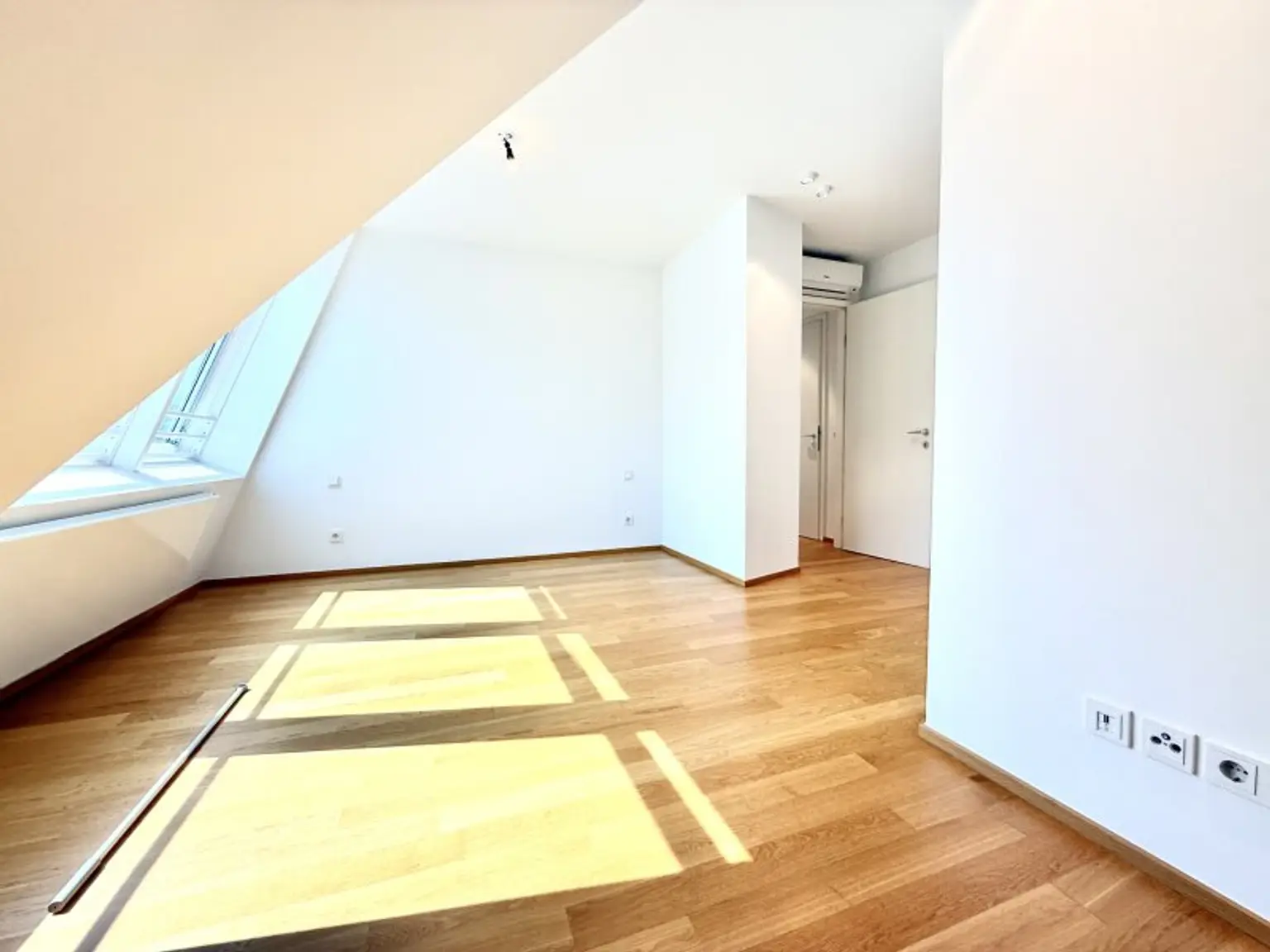 Helle 3-Zimmer Wohnung mit Terrasse, Nähe St. Anna Kinderspital