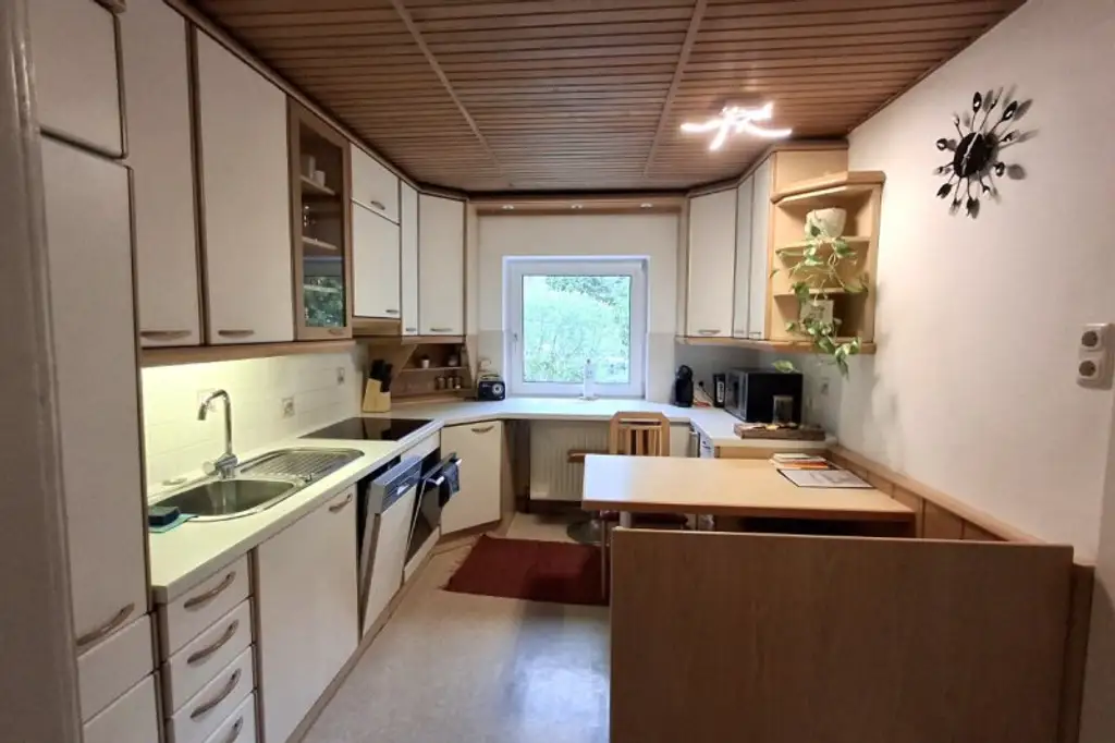 Gepflegte 3-Zimmer-Wohnung mit Balkon und Garage zu mieten