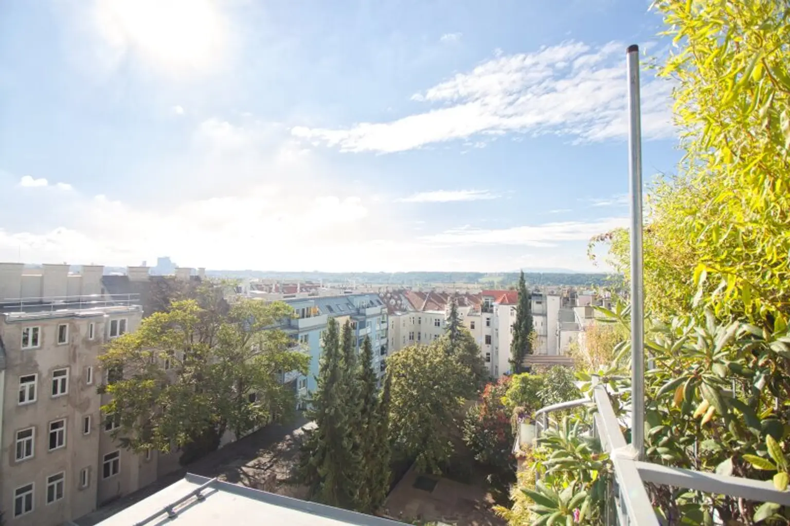 ERSTBEZUG | in 2005 ausgebautem DG | Terrasse auf Wohnebene und Dachterrasse mit Blick auf Gloriette | Klimaanlage