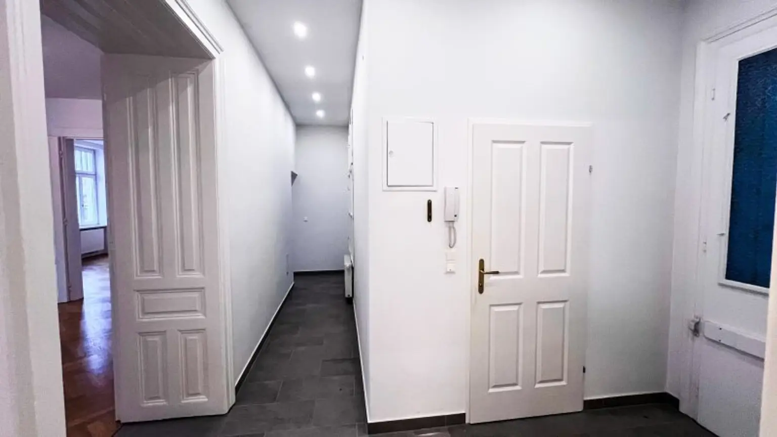 GROSSZÜGIG GESCHNITTENER 2-ZIMMER-ALTBAU IN TOLLER LAGE