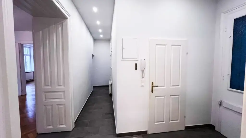 GROSSZÜGIG GESCHNITTENER 2-ZIMMER-ALTBAU IN TOLLER LAGE