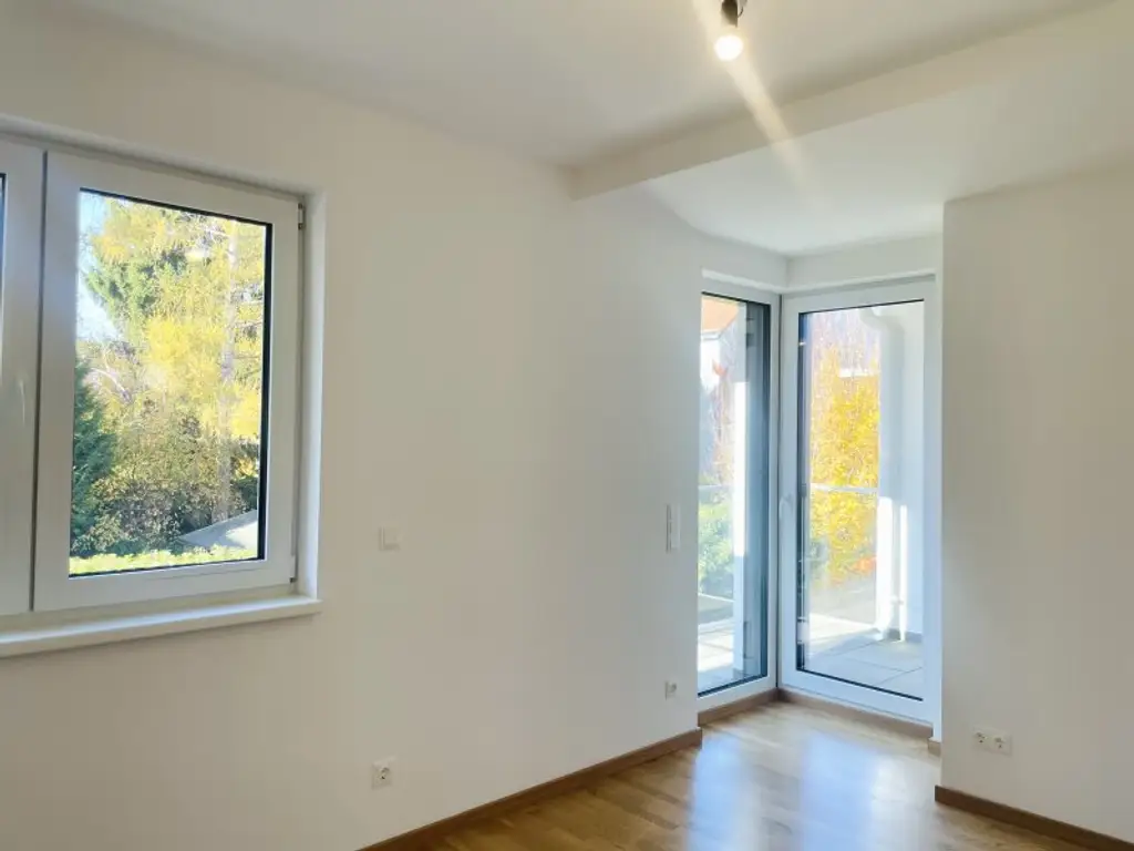 Erstbezug! Neubau-Reihenhaus mit Terrasse, Dachterrasse, Loggien & Garten (auch für Anleger)