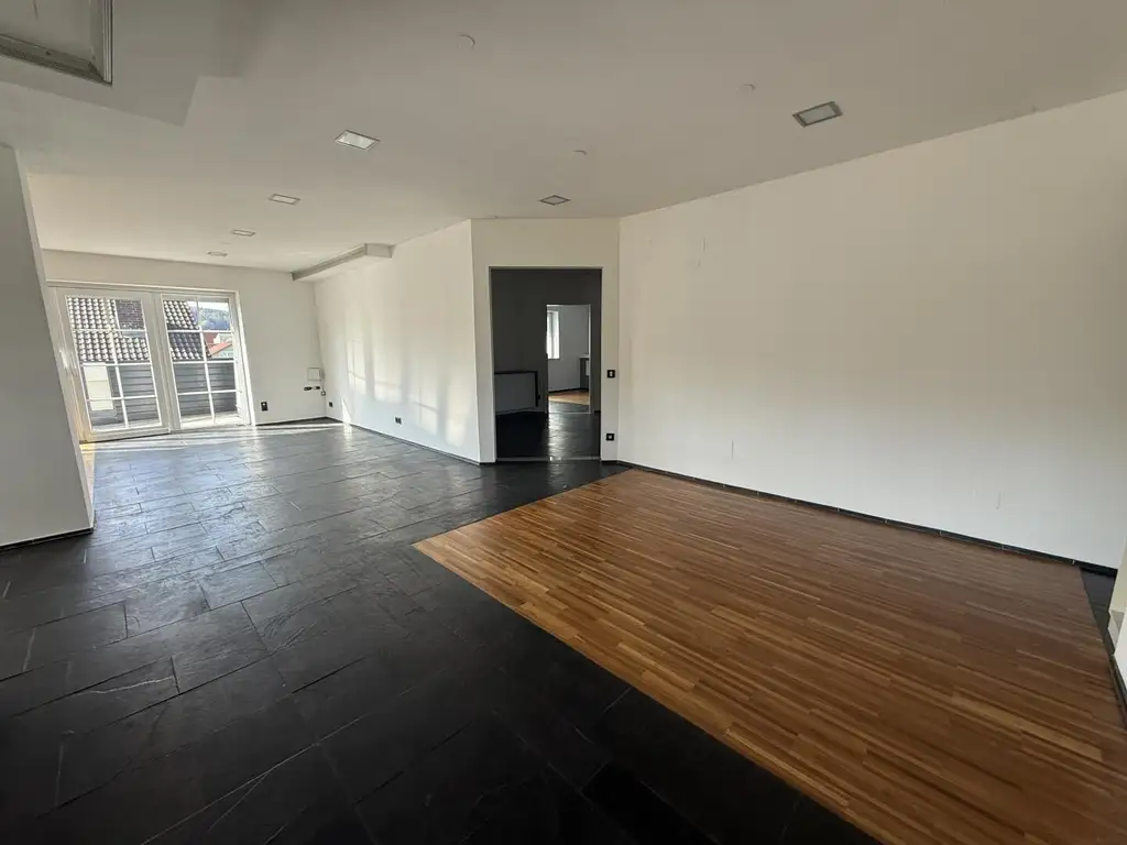 Provisionsfrei!! Großzügige Eigentumswohnung mit Garten, Terrasse & 2 Garagen in Gratwein-Straßengel