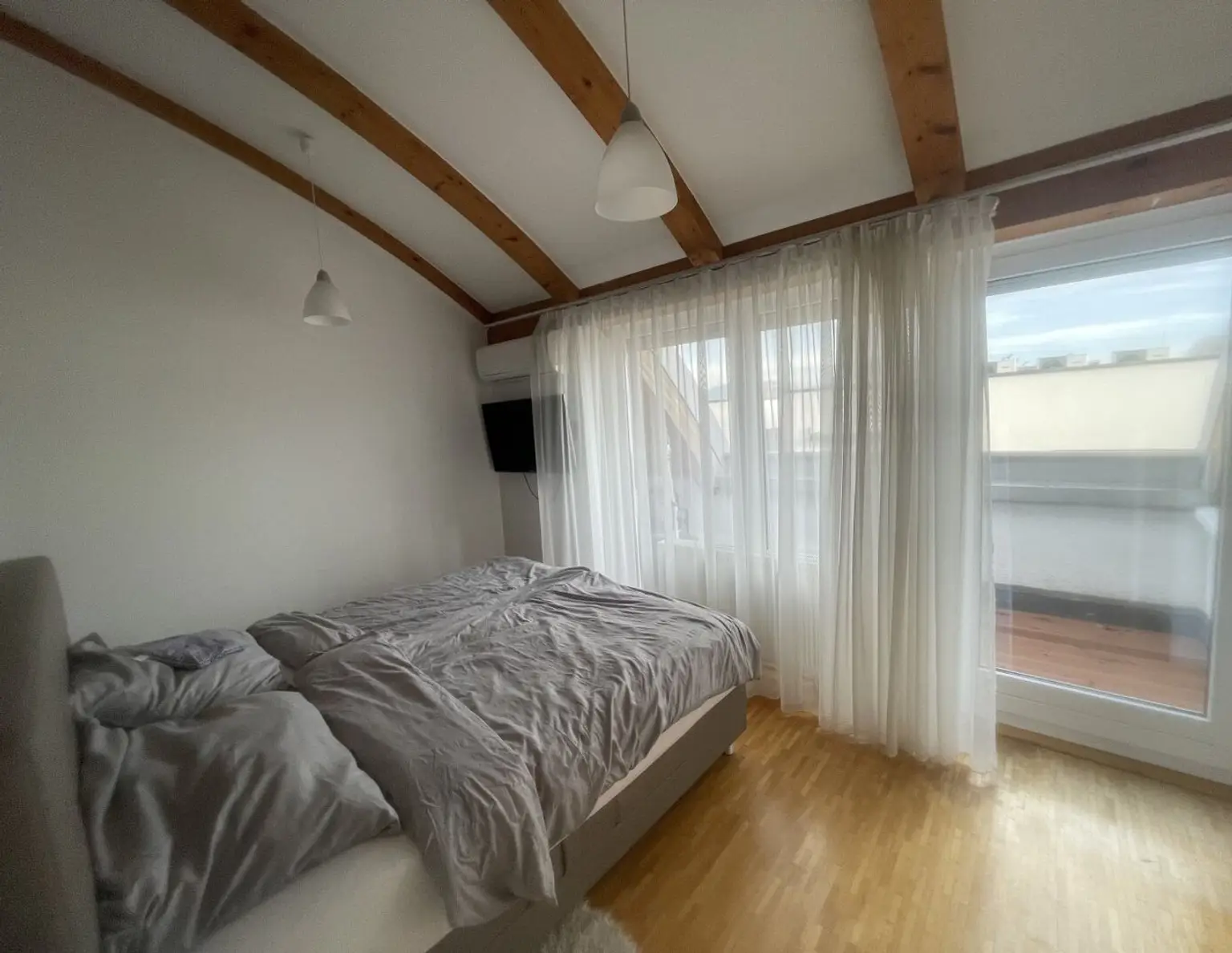 Stilvolle 4-Zimmer-Dachgeschosswohnung am Römerberg - Urbanes Wohnen auf höchstem Niveau