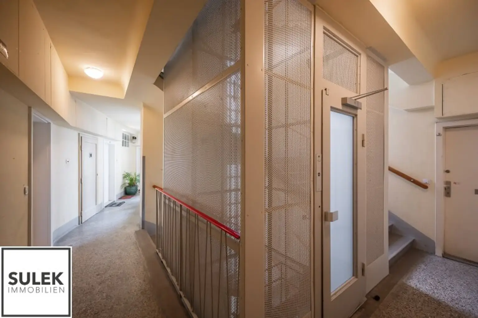 **Neu generalsaniert** Zentrale Lage mit Donaukanal-Blick und 2 getrennt begehbare Zimmer - perfekt für die Vermietung!