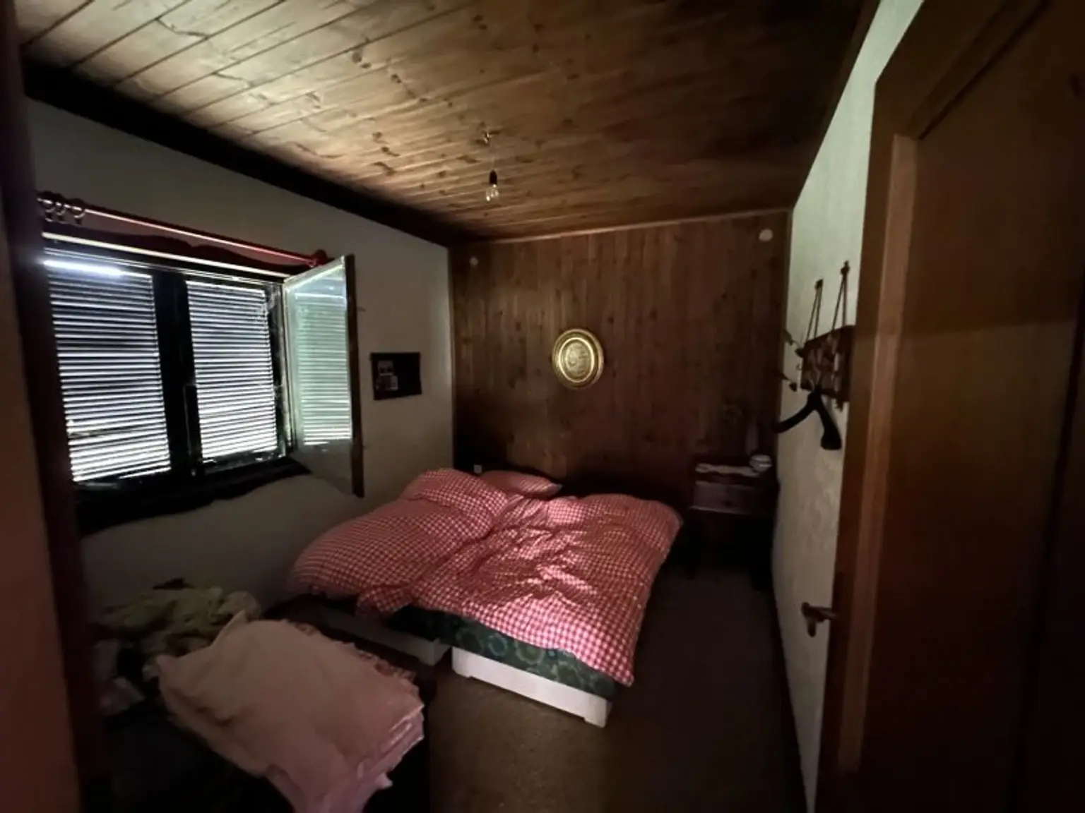 Großes Grundstück mit kleinem Haus (Altbestand) zu verkaufen