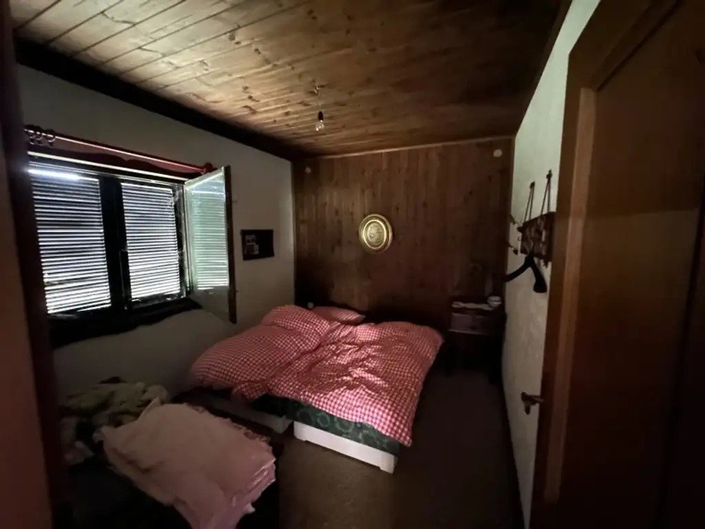 Großes Grundstück mit kleinem Haus (Altbestand) zu verkaufen