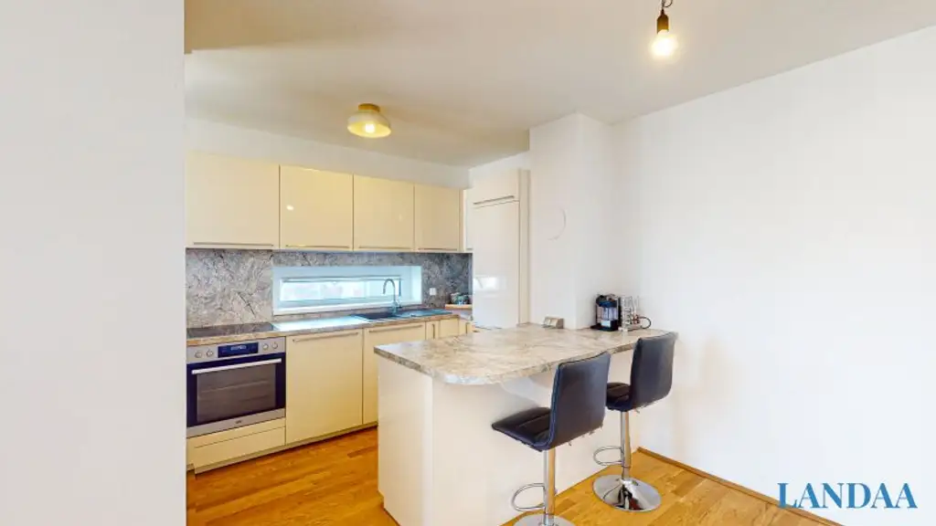 Wunderschöne 4 Zimmer Dachgeschosswohnung mit Garage