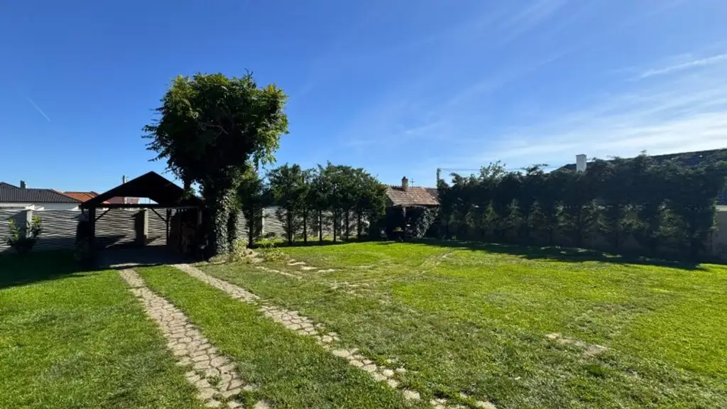 Schnäppchen In UNGARN bei der Österreichischen Grenze! Doppelgrundstück | neue Küche | Pool | Brunnen | niedrige Betriebskosten | großzügiger Garten | 2 Carports