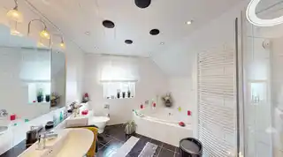 Bad mit Eckbadewanne