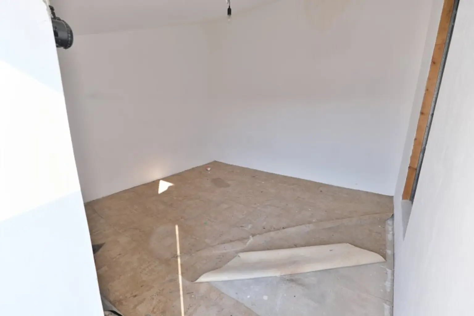 145 m² möblierte 5-Zimmer-Dachterrassenwohnung mit Untervermietrecht bzw. als WG / Arbeiterquartier