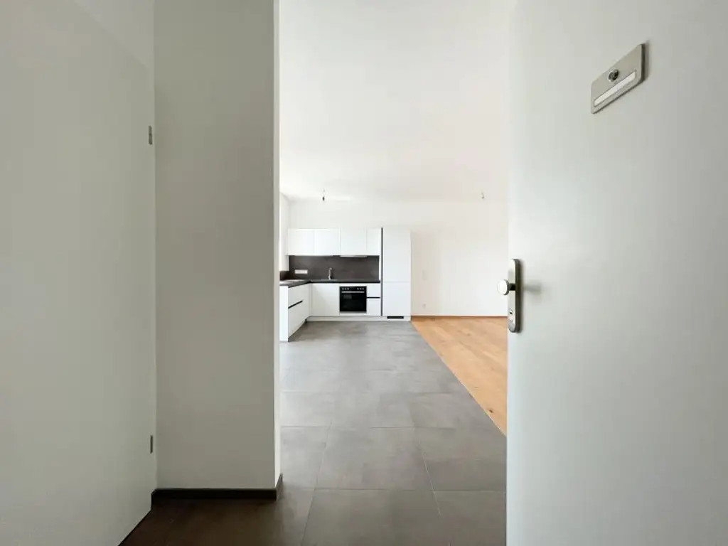NÄHE NASCHMARKT: DG-AUSBAU IM ALTBAU - U4 Pilgramgasse - 3-Zimmerwohnung mit hofseitigem Balkon