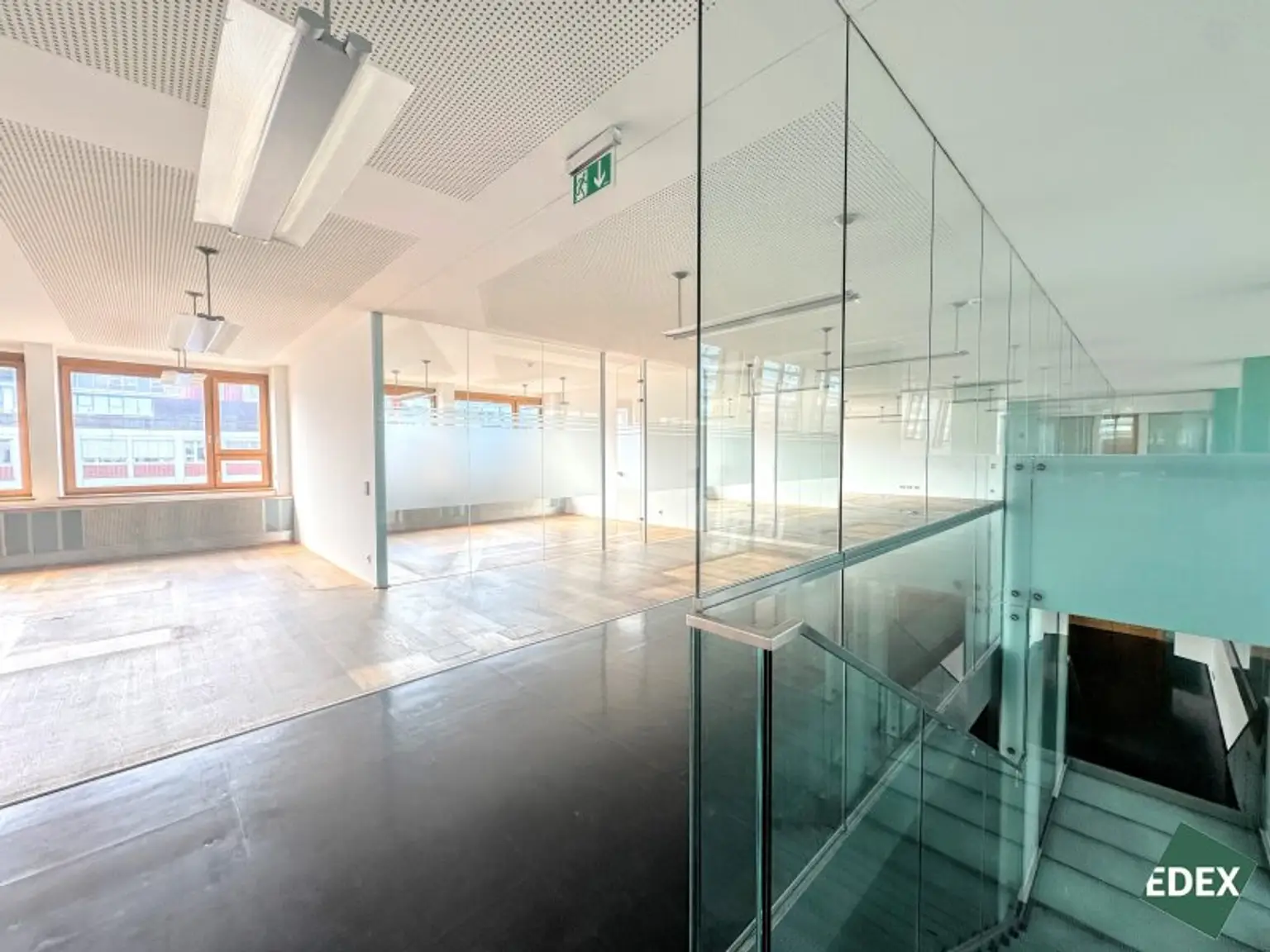 Repräsentatives DG-Maisonette-Büro samt Freifläche in der historischen alten Börse