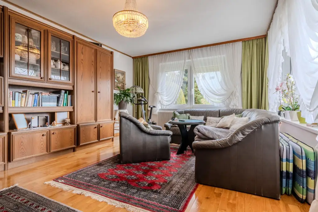 Einzigartiger Bungalow mit Wellnessbereich, Pool und großem Grundstück in ruhiger Wohnlage