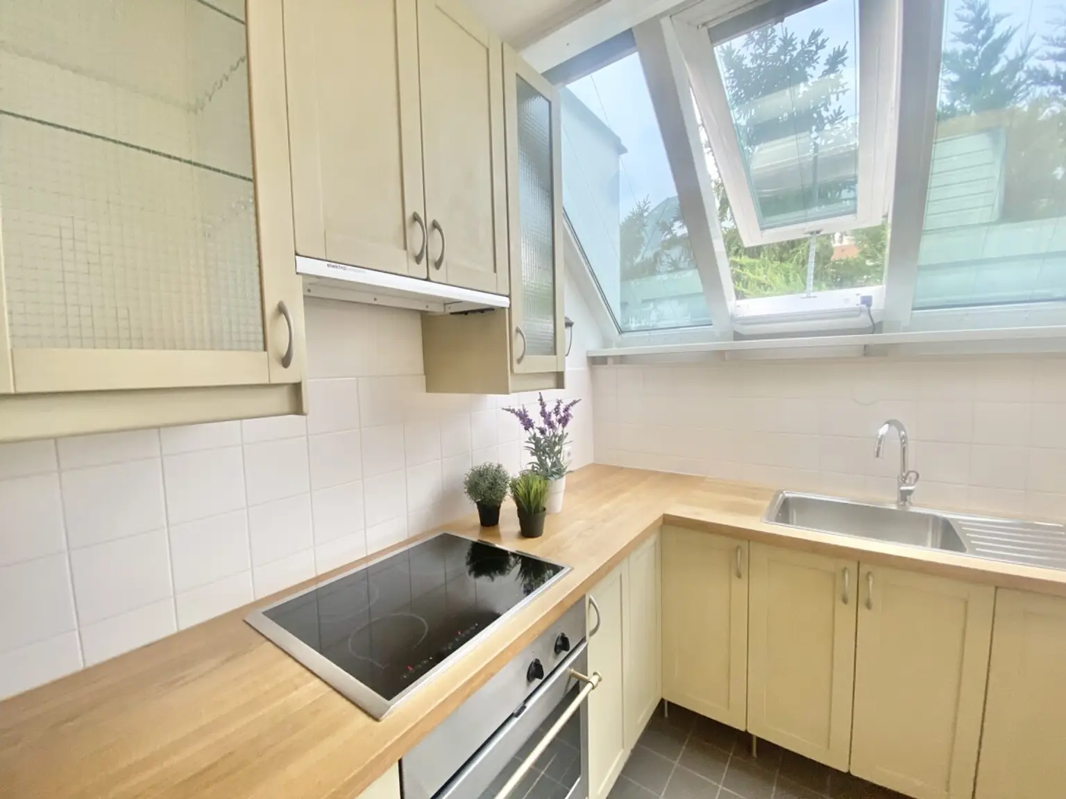 HIETZING - 2 Zimmer + BALKON in Ruhelage  I 1 Bedroom  Apartment + Balcony  INKLUSIVE TG PARKPLATZ