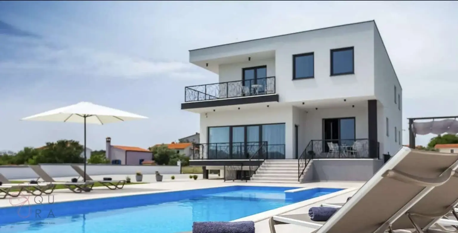 Modernes Anwesen in Pula – Mediterraner Luxus und Investitionschance