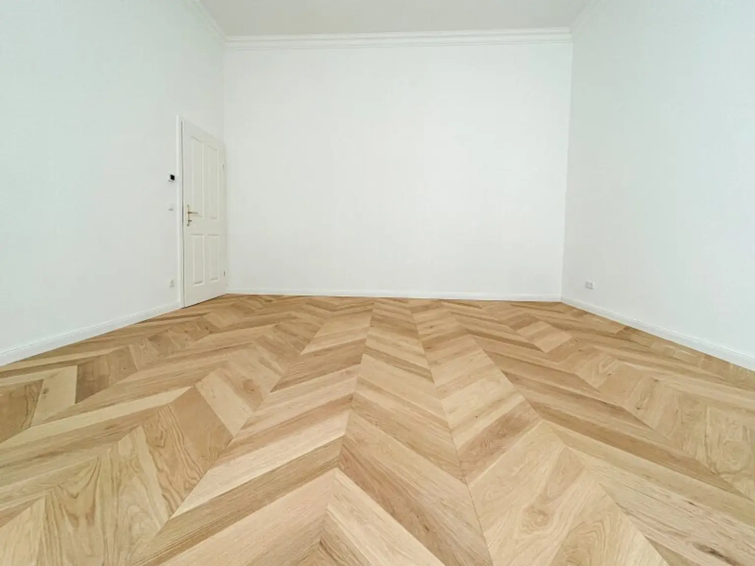 GENERALSANIERTE ALTBAUWOHNUNG: komplett hofseitige 2-Zimmerwohnung