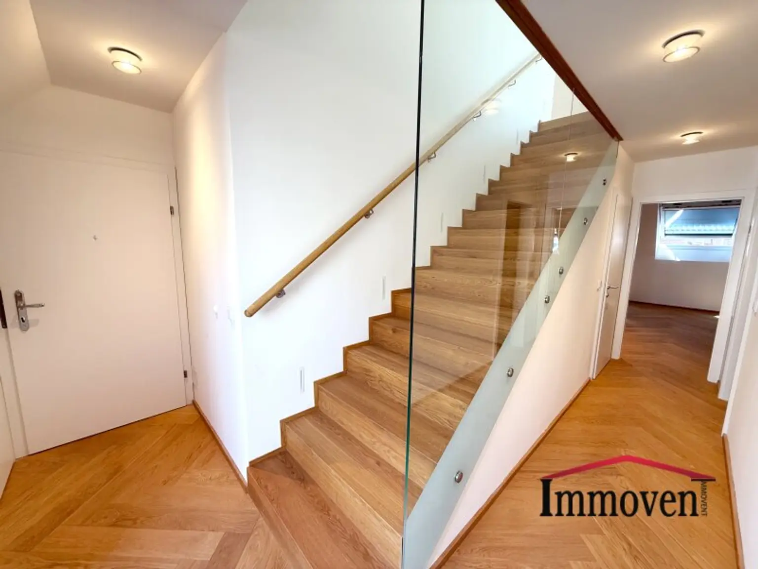 ERSTBEZUG - Hochwertige Dachgeschossmaisonette mit Balkon, Terrasse und Deckenkühlung in RUHELAGE!