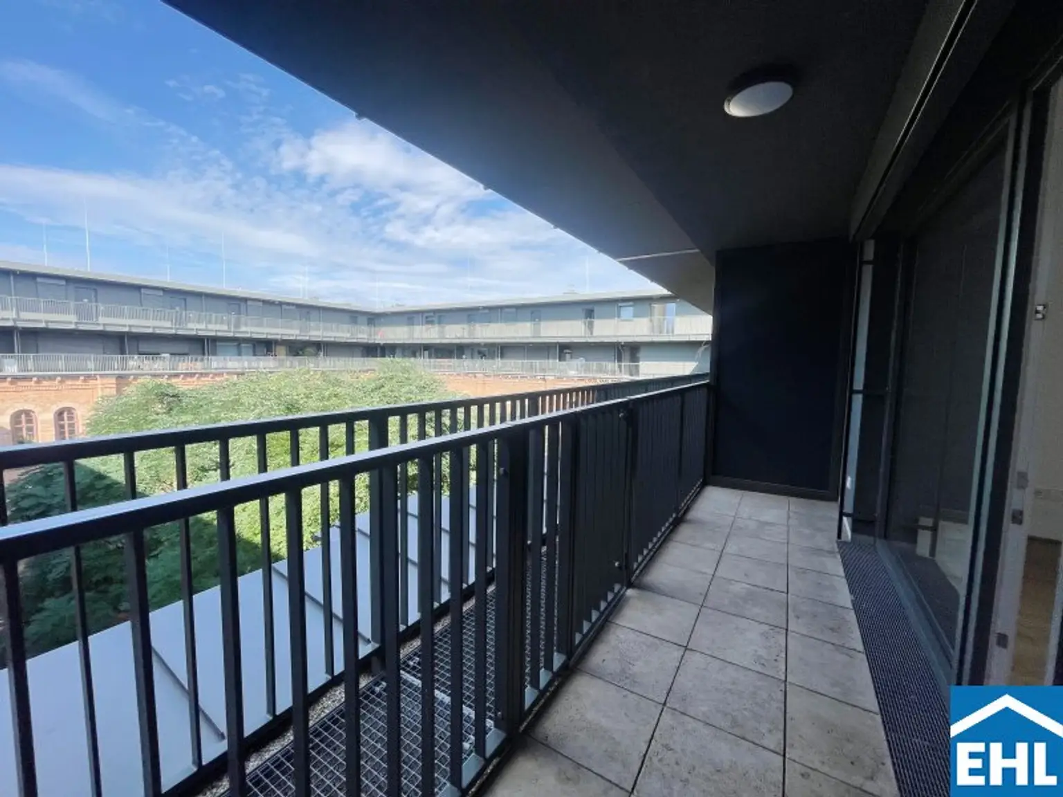 Dachgeschoß-Maisonette mit mehreren Freiflächen im Arsenal