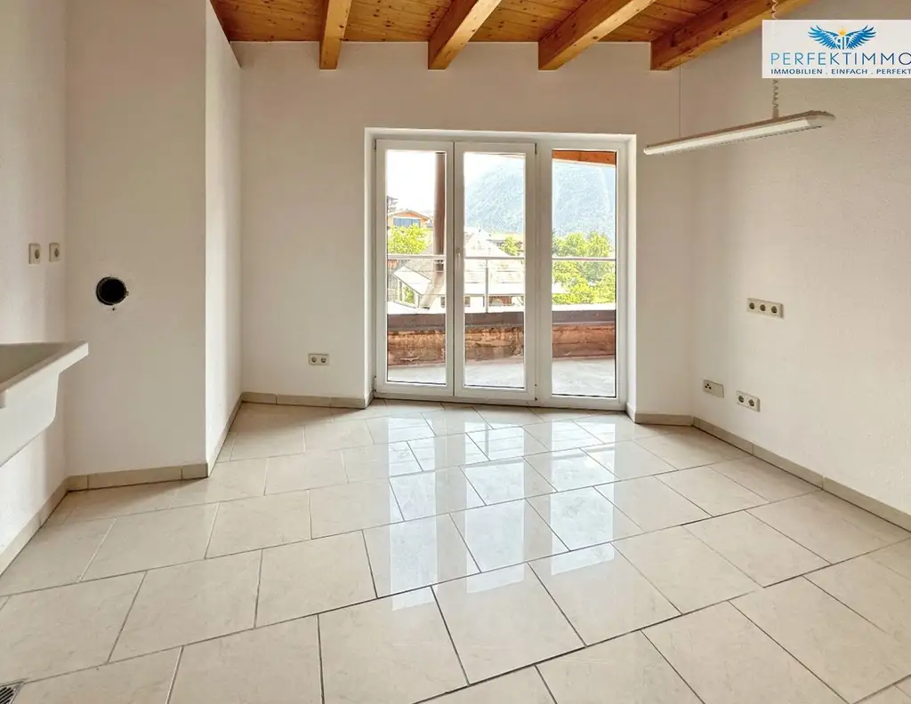 Zentrale 4-Zimmer-Wohnung im Dachgeschoß
