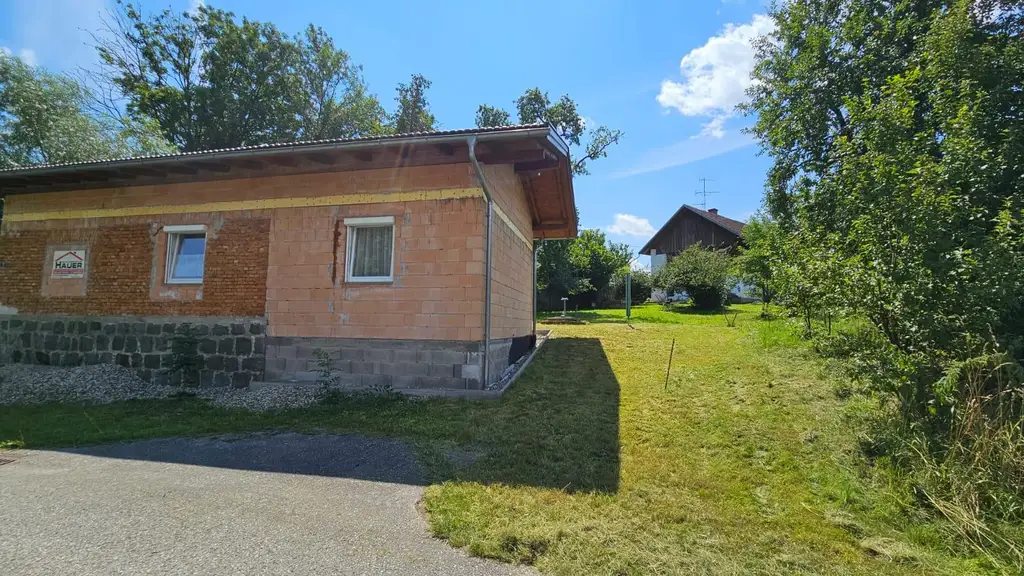 Innviertel-Highlight! Schöner neuwertiger Bungalow mit gr. Garage und schönem Garten in Eggerding nahe Andorf und Schärding zu verkaufen!