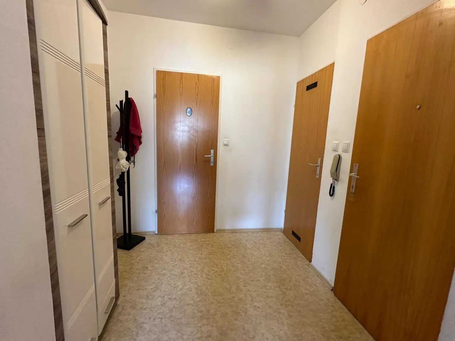 Große, gepflegte Eigentumswohnung mit Balkon und praktischer Raumaufteilung! Ideal für Familien!