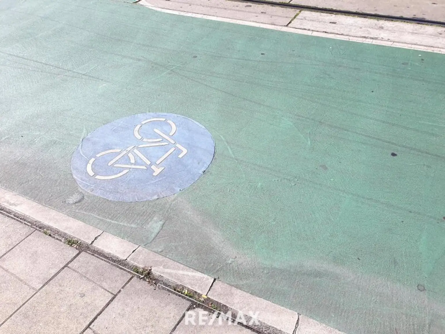 Loggia-Familien-Wohnung nahe U6 und Brunnenmarkt